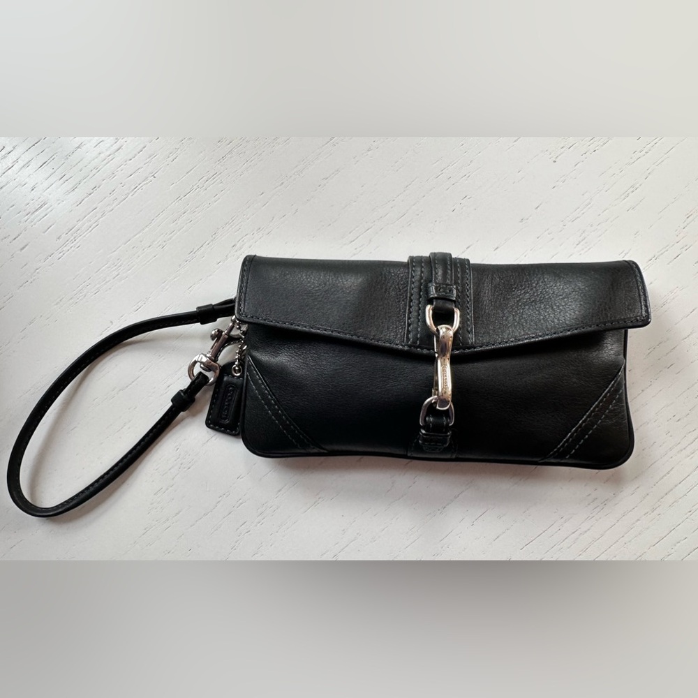VINTAGE!  COACH BLACK LEATHER WRISTLET SILVER CLASP